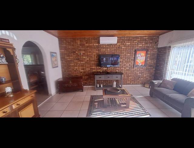 5 BEDROOM HOUSE FOR SALE IN ELSPARK